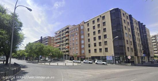 LOCAL COMERCIAL A PIE DE CALLE EN ZONA CENTRO - CORDOBA