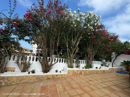 Impresionante chalet con salida directa a la playa en Deveses - ALICANTE