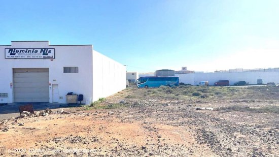  SE VENDE SOLAR EN LA ZONA INDUSTRIAL DE ALTAVISTA - Arrecife 