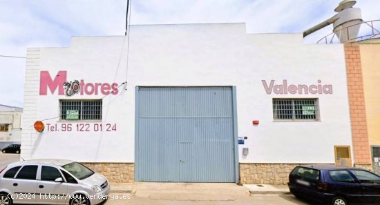 NAVE INDUSTRIAL CON OFICINAS Y ALTILLO