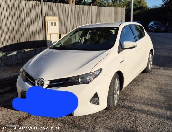 Toyota Auris Hibrido active de 2013 con 215.000 Km por 10.750 EUR. en Cadiz