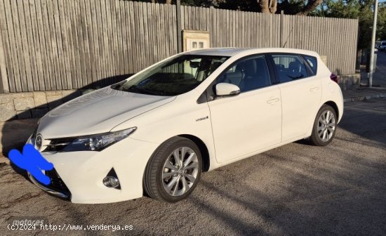 Toyota Auris Hibrido active de 2013 con 215.000 Km por 10.750 EUR. en Cadiz