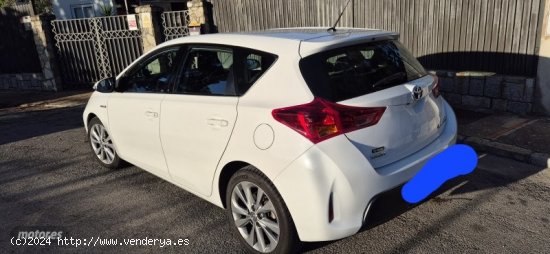 Toyota Auris Hibrido active de 2013 con 215.000 Km por 10.750 EUR. en Cadiz