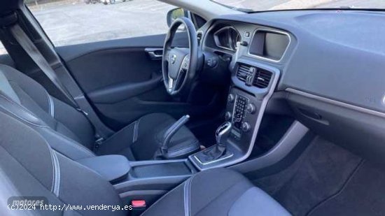 Volvo V 40 V40 D3 Momentum Automatico de 2017 con 54.978 Km por 18.500 EUR. en Murcia