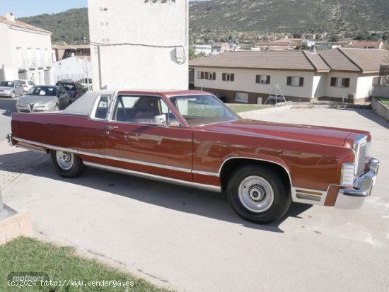 Ford Lincoln Town Coupe de 1977 con 127.448 Km por 18.000 EUR. en Madrid