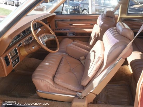 Ford Lincoln Town Coupe de 1977 con 127.448 Km por 18.000 EUR. en Madrid