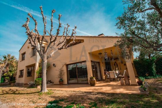  Preciosa casa adosada con bonito jardín en Pacs, exclusiva zona Pla de Cavalls - BARCELONA 