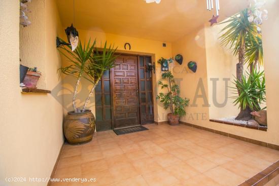 Preciosa casa adosada con bonito jardín en Pacs, exclusiva zona Pla de Cavalls - BARCELONA