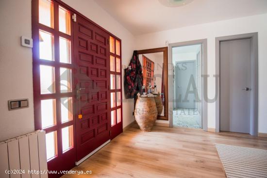 Preciosa casa adosada con bonito jardín en Pacs, exclusiva zona Pla de Cavalls - BARCELONA