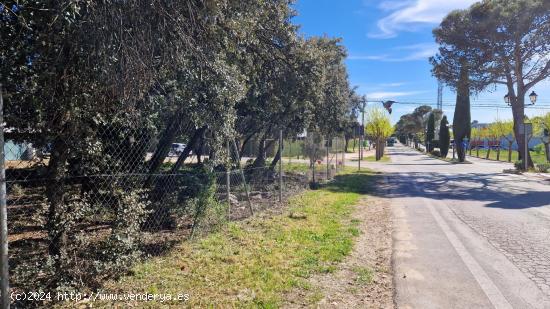  Parcela muy céntrica y de esquina en calle principal Eurovillas - MADRID 