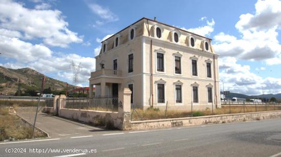 VENTA DE RESTAURANTE EN AUTOVIA ALICANTE-MADRID - ALICANTE