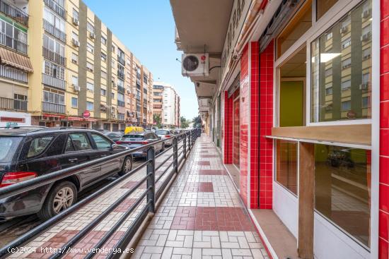 ¡OPORTUNIDAD LOCAL COMERCIAL EN ZONA SANTA CRISTINA - SAN RAFAEL! - MALAGA