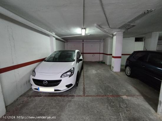 Se vende plaza de garaje para coche pequeño, cerca del paseo marítimo, en Torrevieja. - ALICANTE