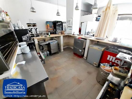 ZONA NORTE, TRASPASO DE BAR CAFETERÍA, CON LICENCIA DE COCINA Y VELADORES - CADIZ