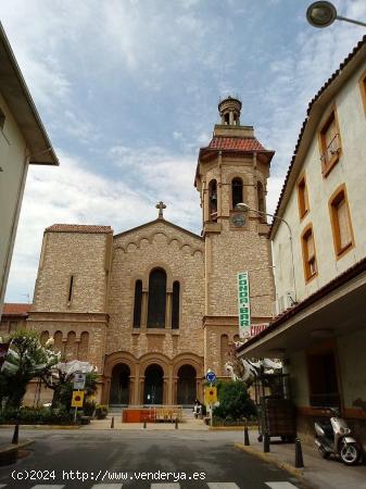 Artés. Zona centre. Venem dúplex molt lluminós amb pàrquing  i traster. - BARCELONA