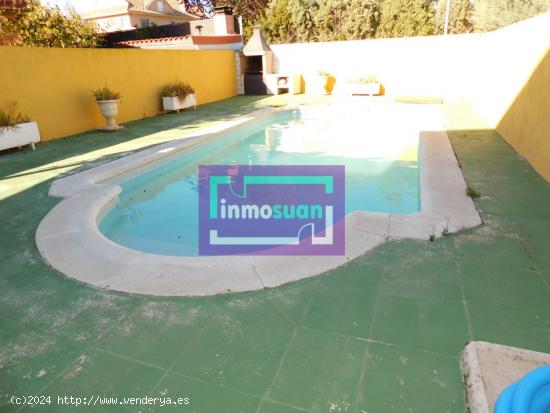 PAREADO DE 4 DORMITORIOS, 3 BAÑOS, BUHARDILLA Y PISCINA PROPIA - MADRID