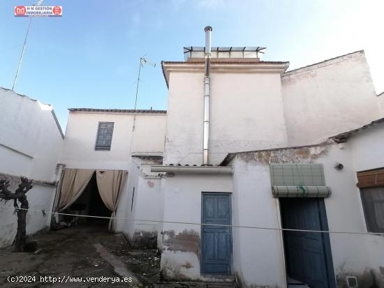 CASA CON FACHADA DE 16 METROS , 251 DE PARCELA, ORIENTACION SUR - CIUDAD REAL