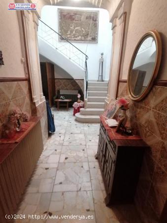 CASA CON FACHADA DE 16 METROS , 251 DE PARCELA, ORIENTACION SUR - CIUDAD REAL