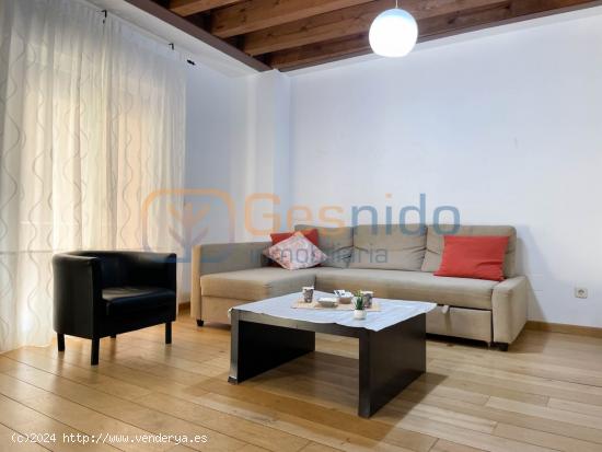 CASA INDIVIDUAL en VENTA en  PLENO CASCO HISTÓRICO DE SEGOVIA de TRES DORMITORIOS y PATIO - SEGOVIA