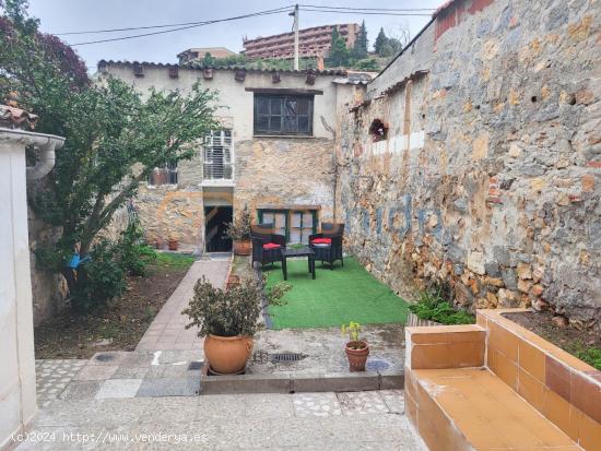 EXCLUSIVA CASA con JARDIN en SEGOVIA  en el barrio de SAN LORENZO con  6 DORMITORIOS. - SEGOVIA