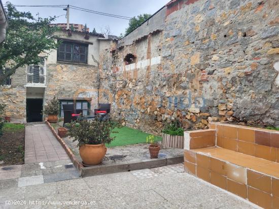 EXCLUSIVA CASA con JARDIN en SEGOVIA  en el barrio de SAN LORENZO con  6 DORMITORIOS. - SEGOVIA