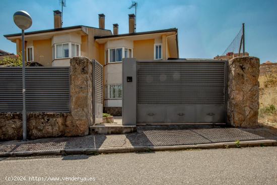 Chalet adosado en la mejor ubicación de Los Ángeles de San Rafael (Segovia) - SEGOVIA