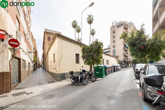 Plaza de Garage en zona Plaza de Gracia. - GRANADA