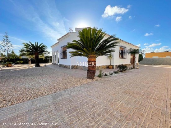 Villa en venta en Torrevieja (Alicante)