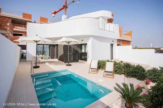  Villa en venta a estrenar en Torrevieja (Alicante) 