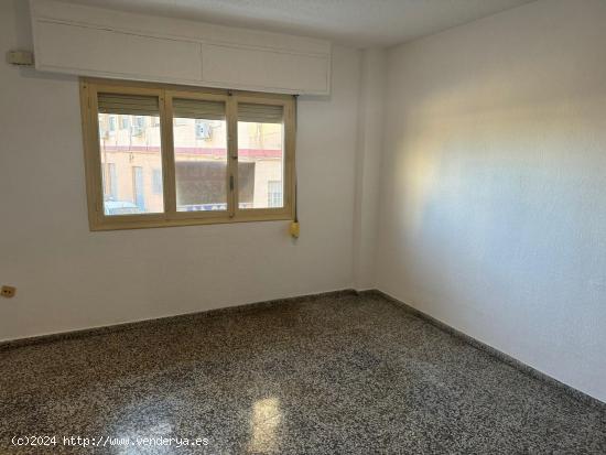  Oportunidad de vivienda en la zona de San Gabriel. - ALICANTE 