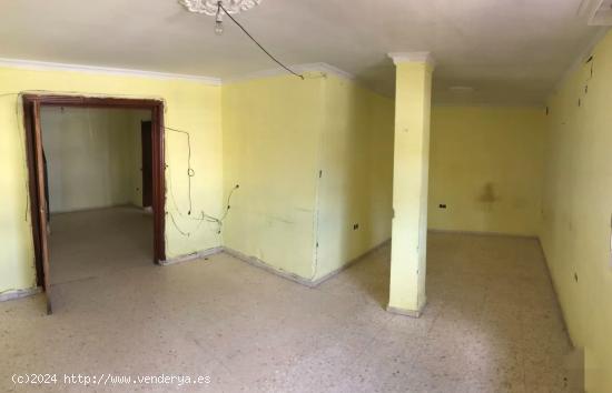 Chalet adosado en venta en Calle Guadalquivir, 41806, Umbrete (Sevilla) 155.000 € -12% - SEVILLA