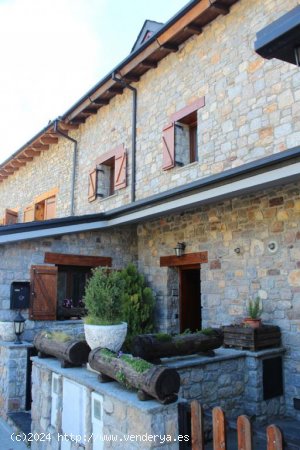 Unifamiliar adosada en venta  en Puigcerdà - Girona