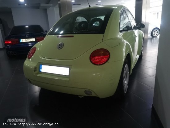 Volkswagen New Beetle 1.6 de 2002 con 71.300 Km por 6.500 EUR. en Alicante