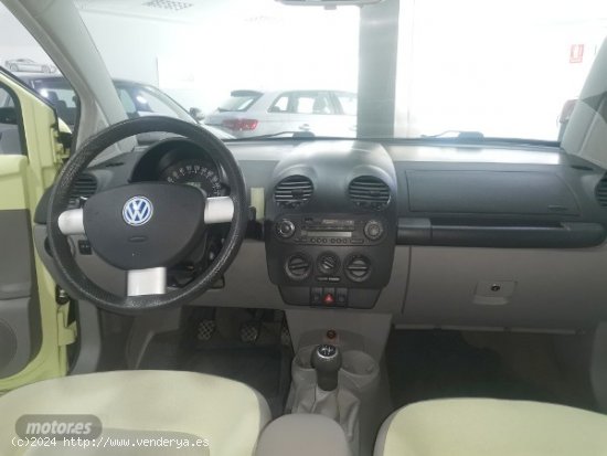 Volkswagen New Beetle 1.6 de 2002 con 71.300 Km por 6.500 EUR. en Alicante