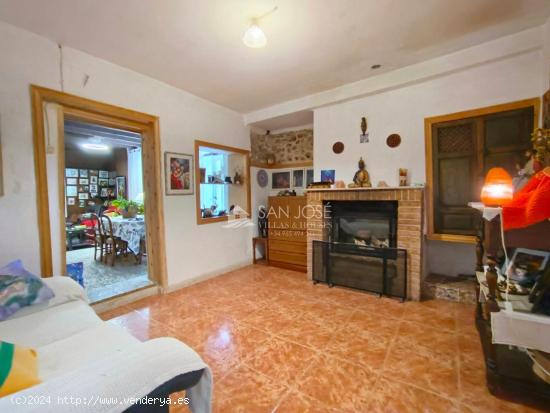 VENTA DE CASA CON TERRENO EN ASPE - ALICANTE