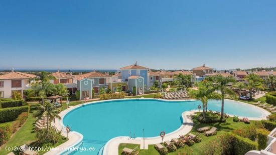  Amplio apartamento con su propio jardin privado en Cortijo del Mar, Estepona - MALAGA 