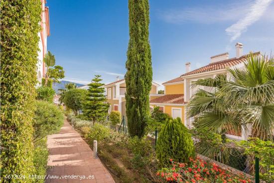 Amplio apartamento con su propio jardin privado en Cortijo del Mar, Estepona - MALAGA