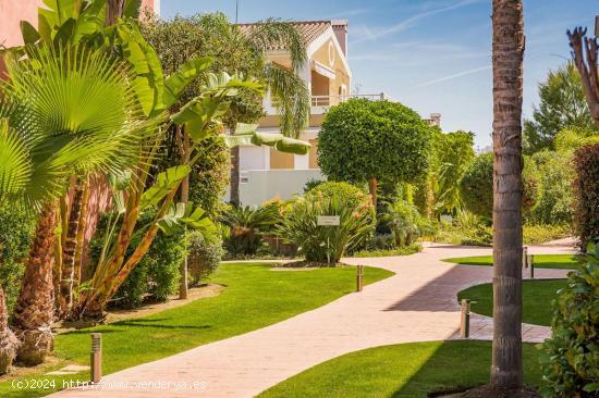 Amplio apartamento con su propio jardin privado en Cortijo del Mar, Estepona - MALAGA