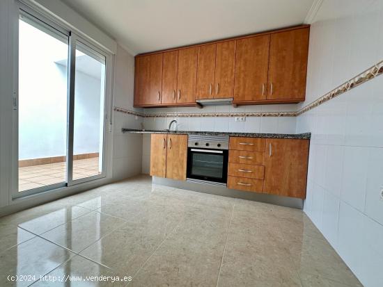 EN VENTA ESPECTACULAR ÁTICO EN URB.CON PISCINA EN GRAN ALACANT CON SOLARIUM DE 72 MTS!! - ALICANTE