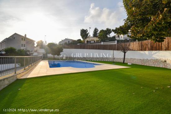 FUNCIONAL CASA EN QUINT MAR CON JARDÍN PRIVADO - BARCELONA