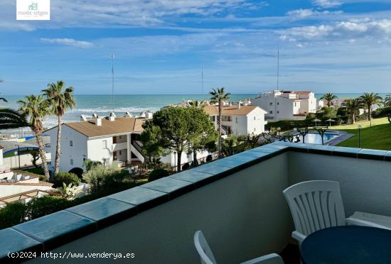 Apartamento con vistas y piscina comunitaria - BARCELONA