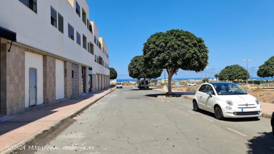 LOCAL CON PLAZA DE GARAJE EN EL RESIDENCIAL LA VEGA - LAS PALMAS