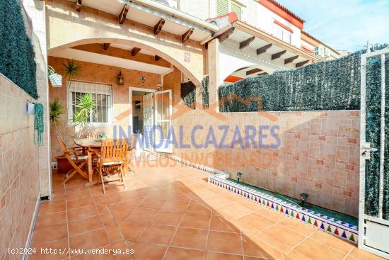 ACOGEDOR DÚPLEX DE 2 DORMITORIOS, 2 BAÑOS Y JARDIN, EN LOS ALCÁZARES, MURCIA - MURCIA