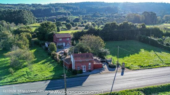 ¡CONJUNTO de DOS  CASAS  en Entrecruces, Carballo, con Terreno de 1.090 m²! 🏡✨ - A CORUÑA