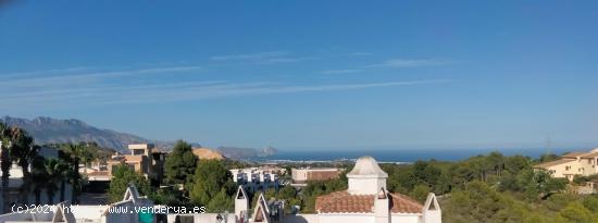  SE VENDE ADOSADO DE DOS DORMITORIOS EN LA NUCIA CON VISTAS AL MAR - ALICANTE 