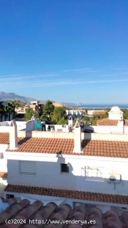 SE VENDE ADOSADO DE DOS DORMITORIOS EN LA NUCIA CON VISTAS AL MAR - ALICANTE