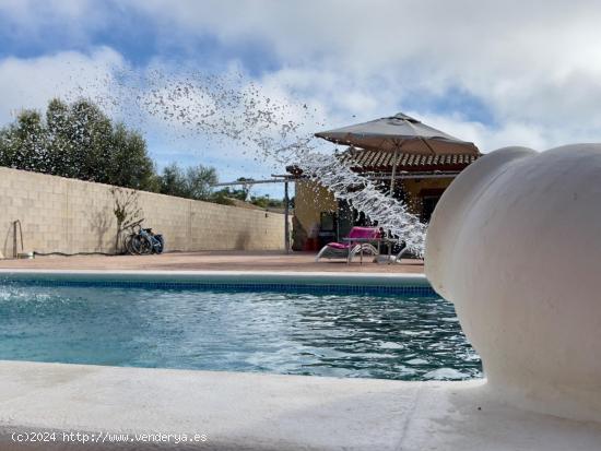 Chalet de 3 dormitorios y piscina en La Coquina - CADIZ