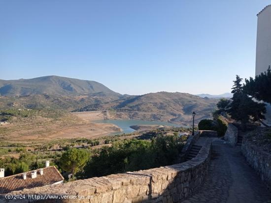 SE VENDE SOLAR EN ZAHARA DE LA SIERRA - CADIZ