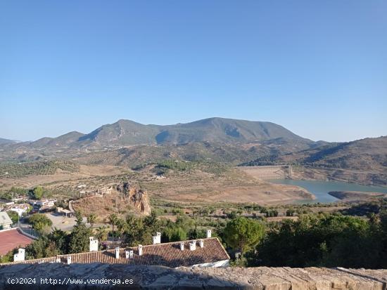 SE VENDE SOLAR EN ZAHARA DE LA SIERRA - CADIZ