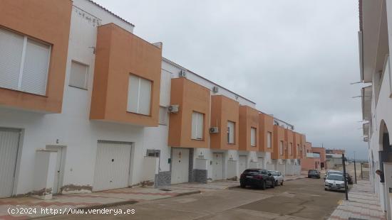  ADOSADO EN VENTA CASTUERA - BADAJOZ 